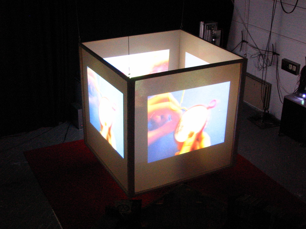 Random work from Laurien Versteegh | I am, graduation project - video installation | Picture 4