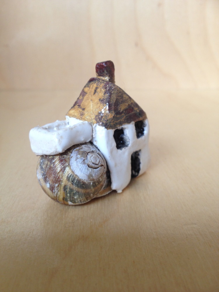 Random work from Laurien Versteegh | New houses - ceramic | White house with balcony